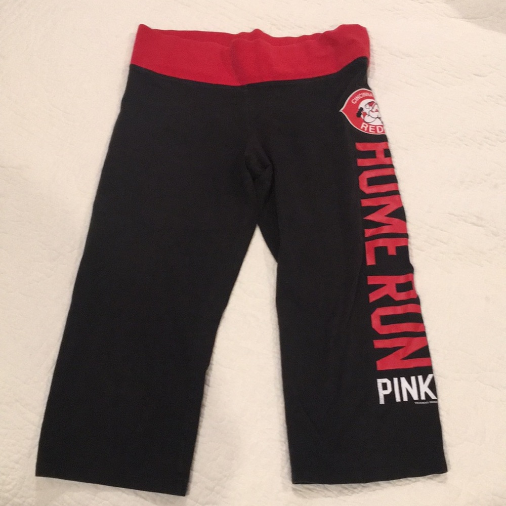 >>>Last Call<<<      Womens PINK Cincinnati Reds Capris leggings